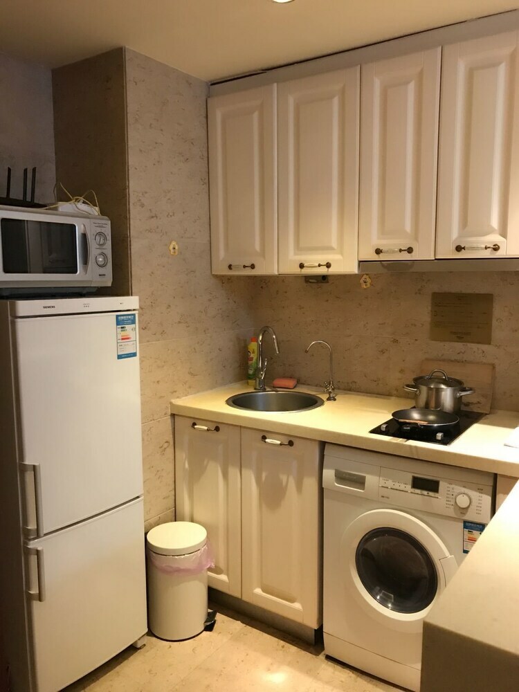 Jing'an Ziyuan Apartment