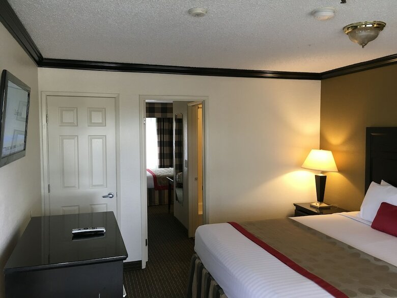 Hotel Ramada By Wyndham Ontario
