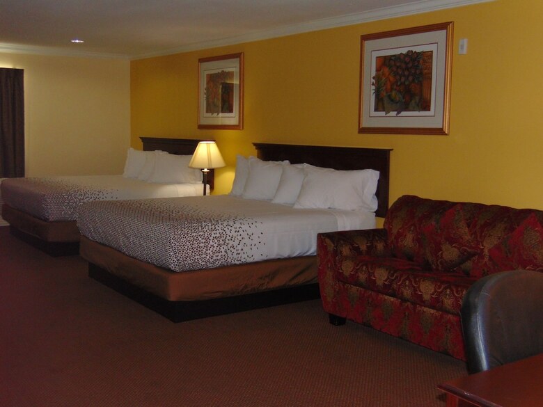Motel Executive Inn And Suites