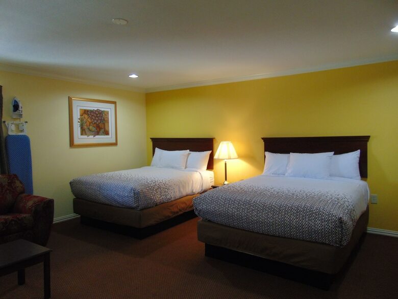 Motel Executive Inn And Suites