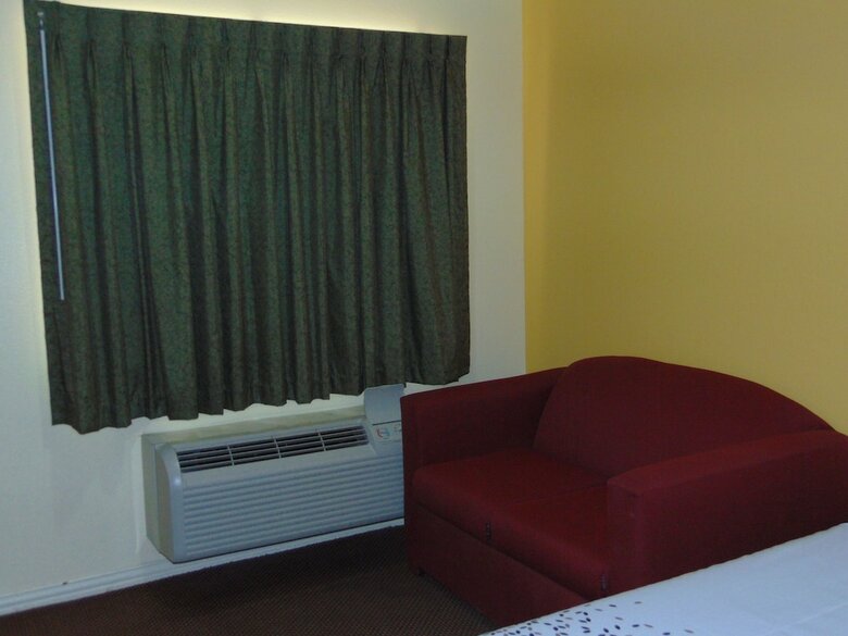 Motel Executive Inn And Suites