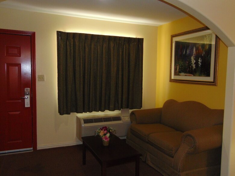 Motel Executive Inn And Suites