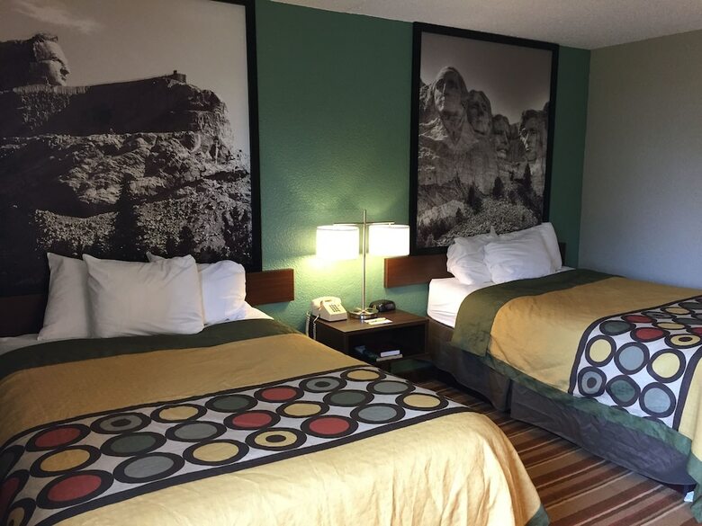 Hotel Super 8 By Wyndham Redfield
