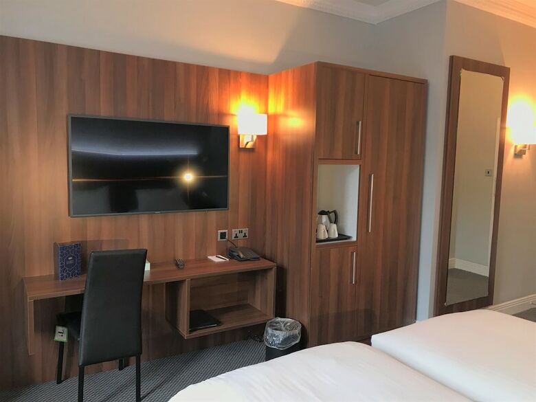 Carlton Hotel