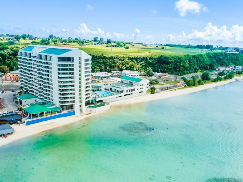 Hotel Alupang Beach Tower