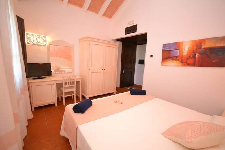 Galanias Hotel & Retreat