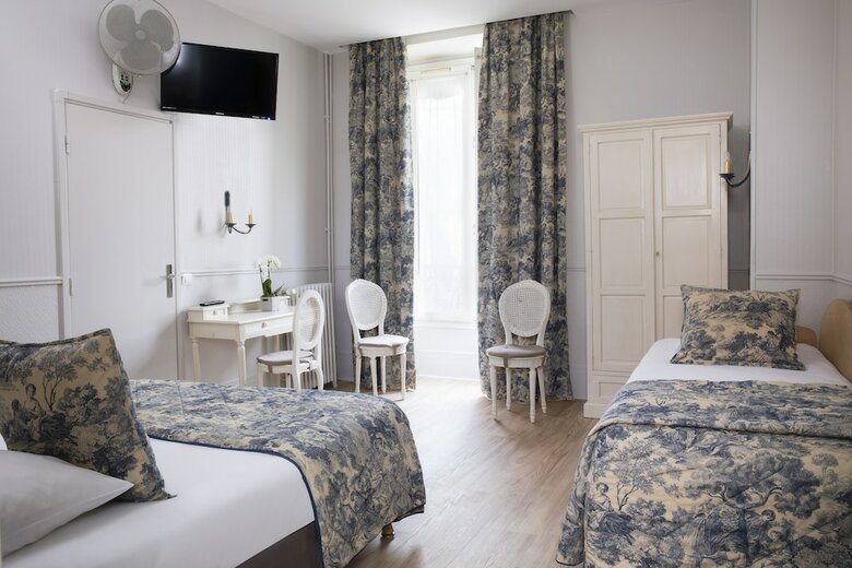 A L'hotel Des Roys