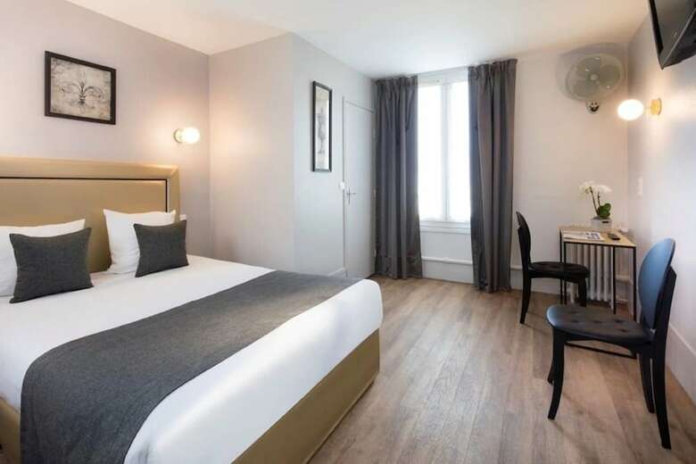 A L'hotel Des Roys