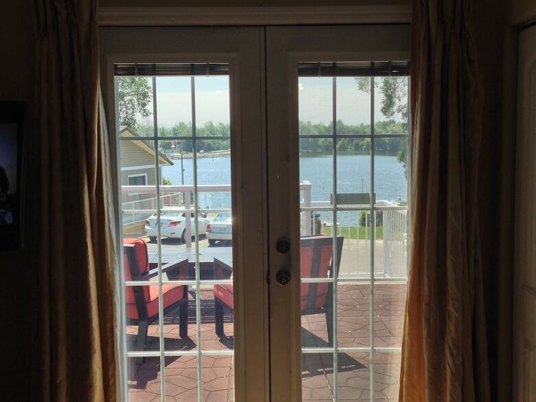 Hotel Bayside Inn & Waterfront Suites