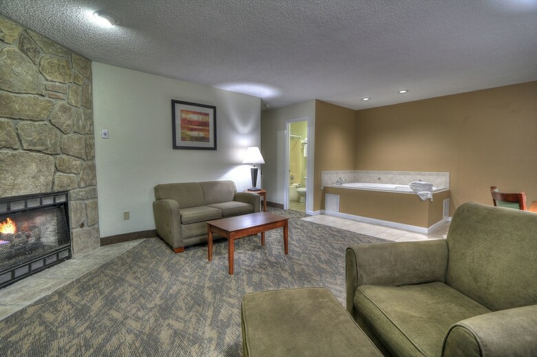Hotel Crossroads Inn & Suites