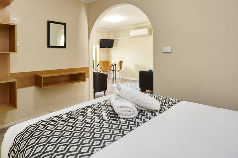 Elphin Motel & Serviced Apartments