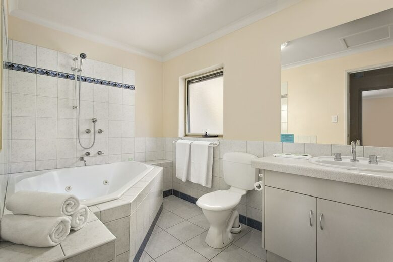 Elphin Motel & Serviced Apartments