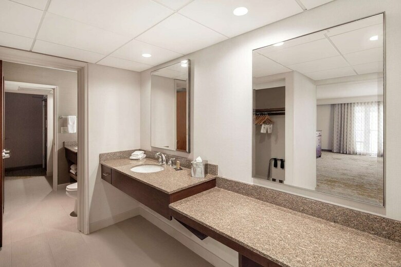 Hotel Doubletree By Hilton Ontario Airport