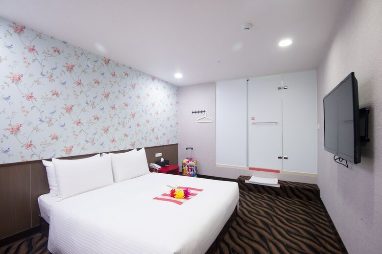 Ximen Holiday Fun Hotel