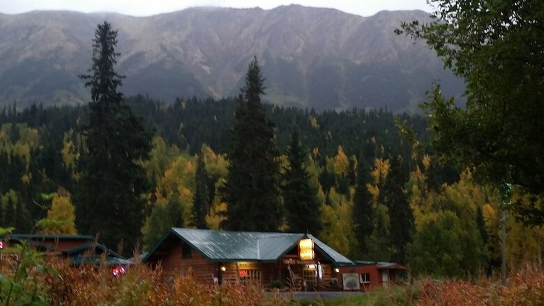 Cabana Gwin's Lodge & Roadhouse Est. 1952