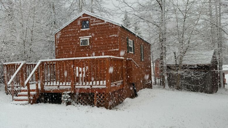 Cabana Gwin's Lodge & Roadhouse Est. 1952