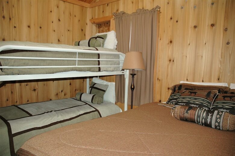 Cabana Gwin's Lodge & Roadhouse Est. 1952