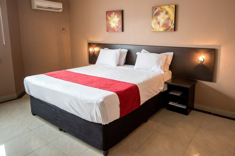 Sierra Square Hotel