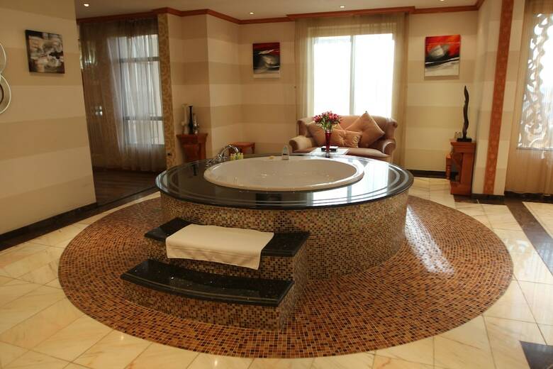 Madareem Crown Hotel