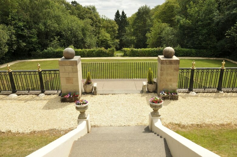 The Southcrest Manor Hotel