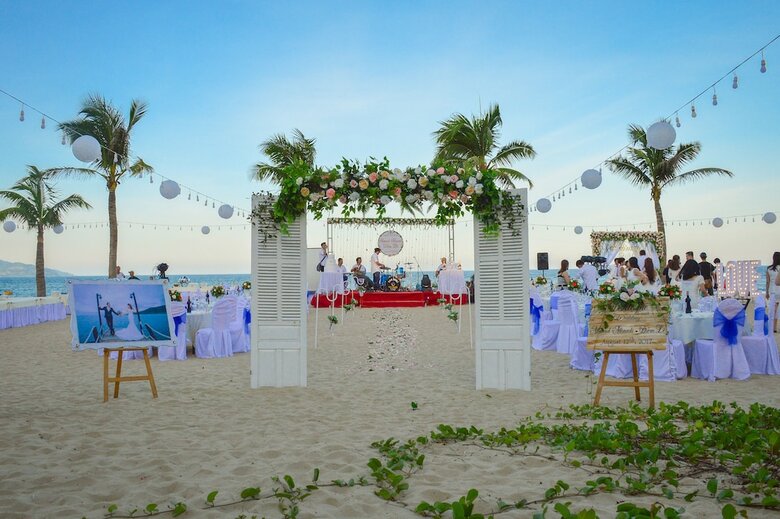 Holiday Beach Danang Hotel & Resort