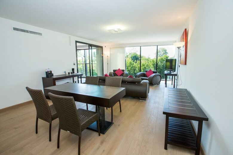 Le Pier Toulouse Hotel
