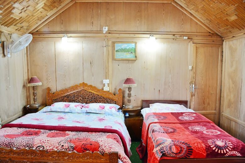 Hotel Houseboat Zaindari Palace