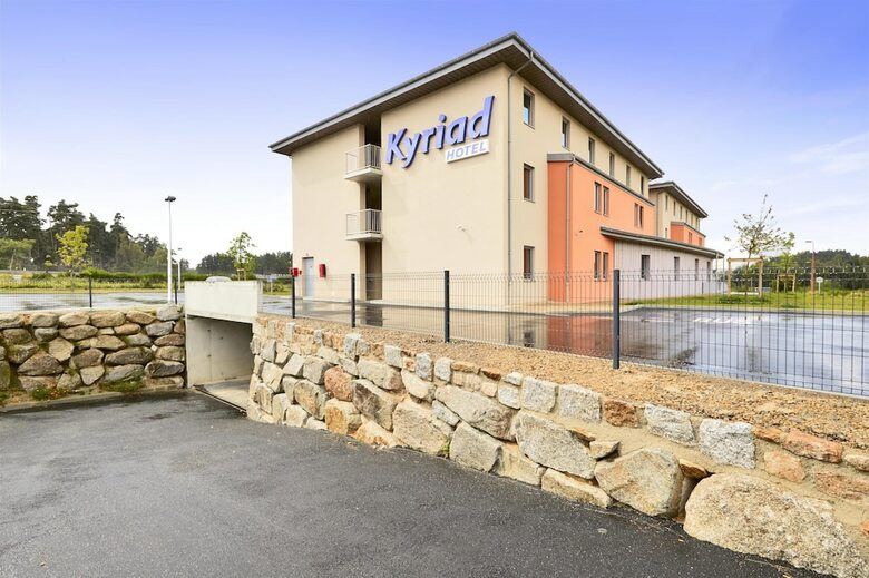Hotel Kyriad Saint Chely D'apcher - Aire de La Loz�re