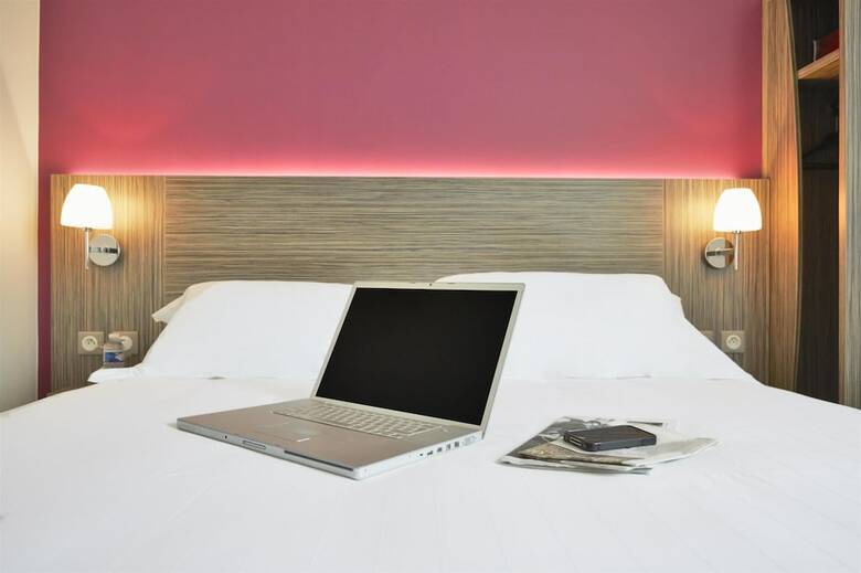 Hotel Kyriad Saint Chely D'apcher - Aire de La Loz�re
