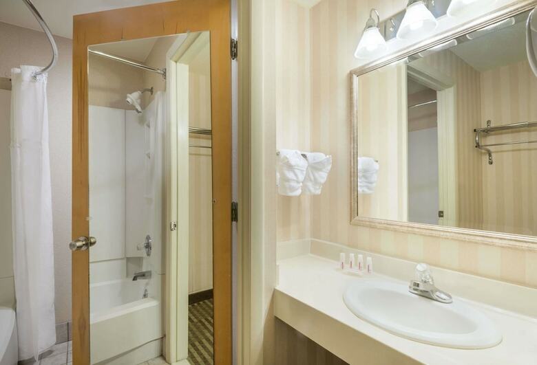 Hotel Ramada By Wyndham Columbus North