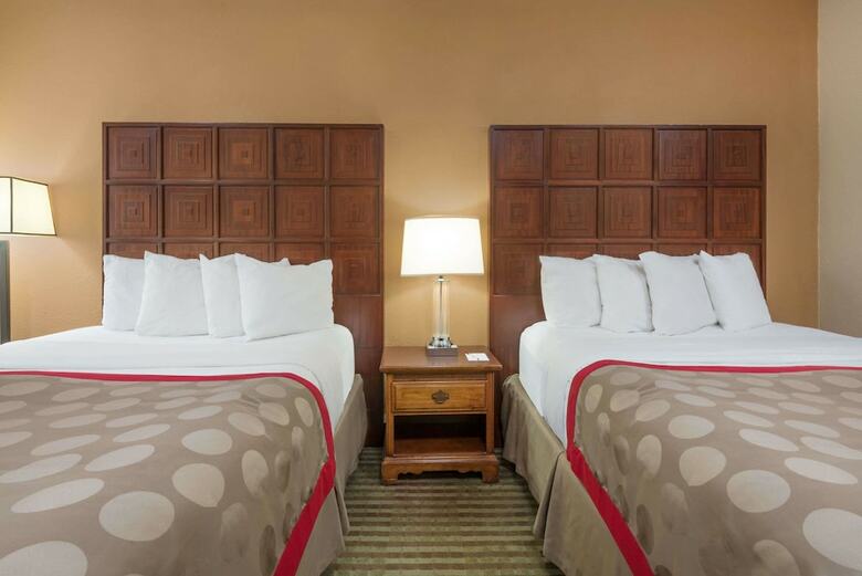Hotel Ramada By Wyndham Columbus North