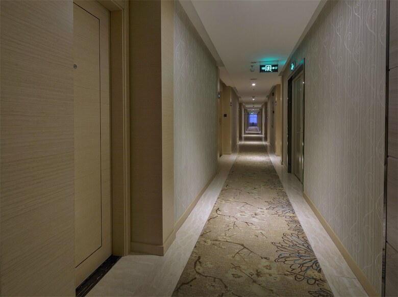 Xinghe Xianjiang Hotel (Railway Station Branch)