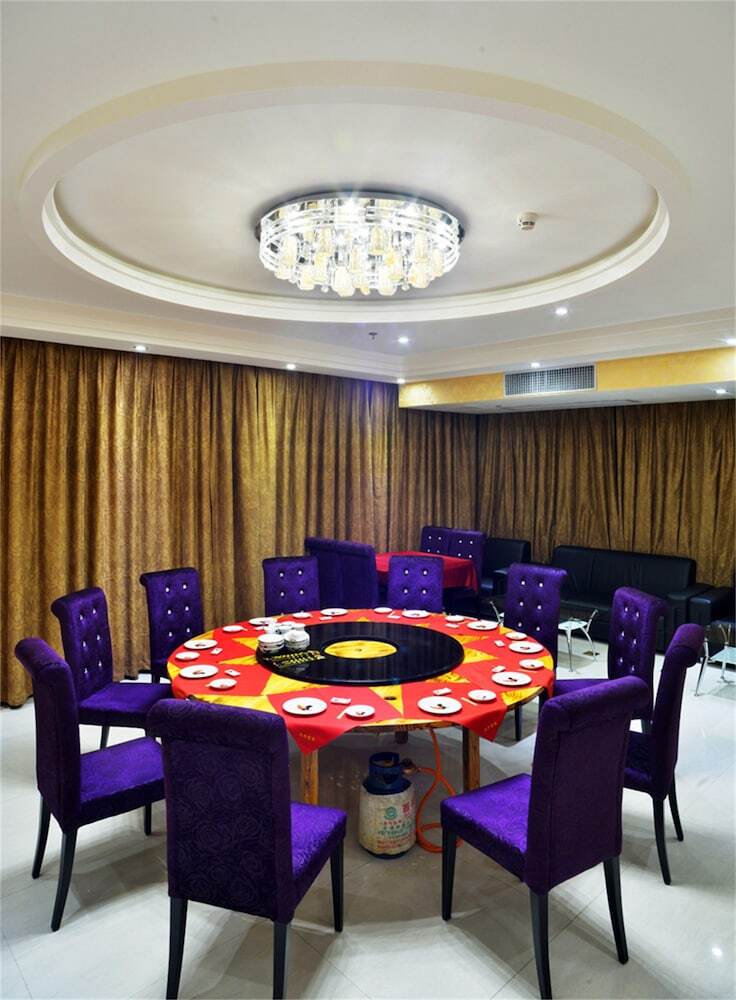 Xinghe Xianjiang Hotel (Railway Station Branch)
