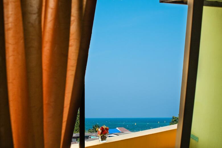 Chomsin Hua Hin Hotel
