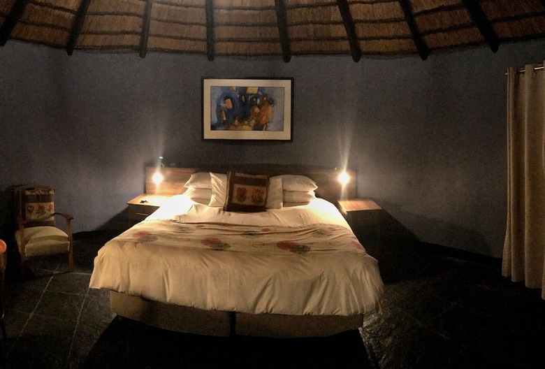Shangri-la Country Hotel