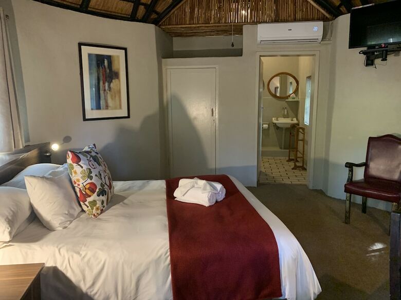 Shangri-la Country Hotel