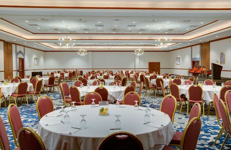 Hotel Embassy Suites Cleveland Rockside