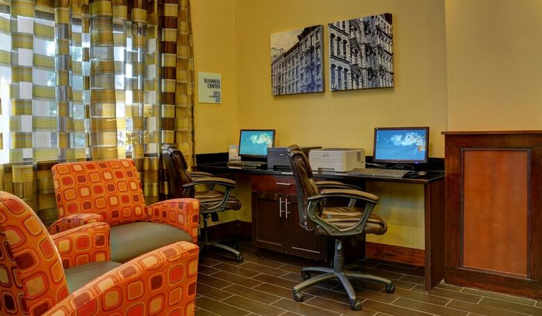 Hotel Holiday Inn Express & Suites Midwest