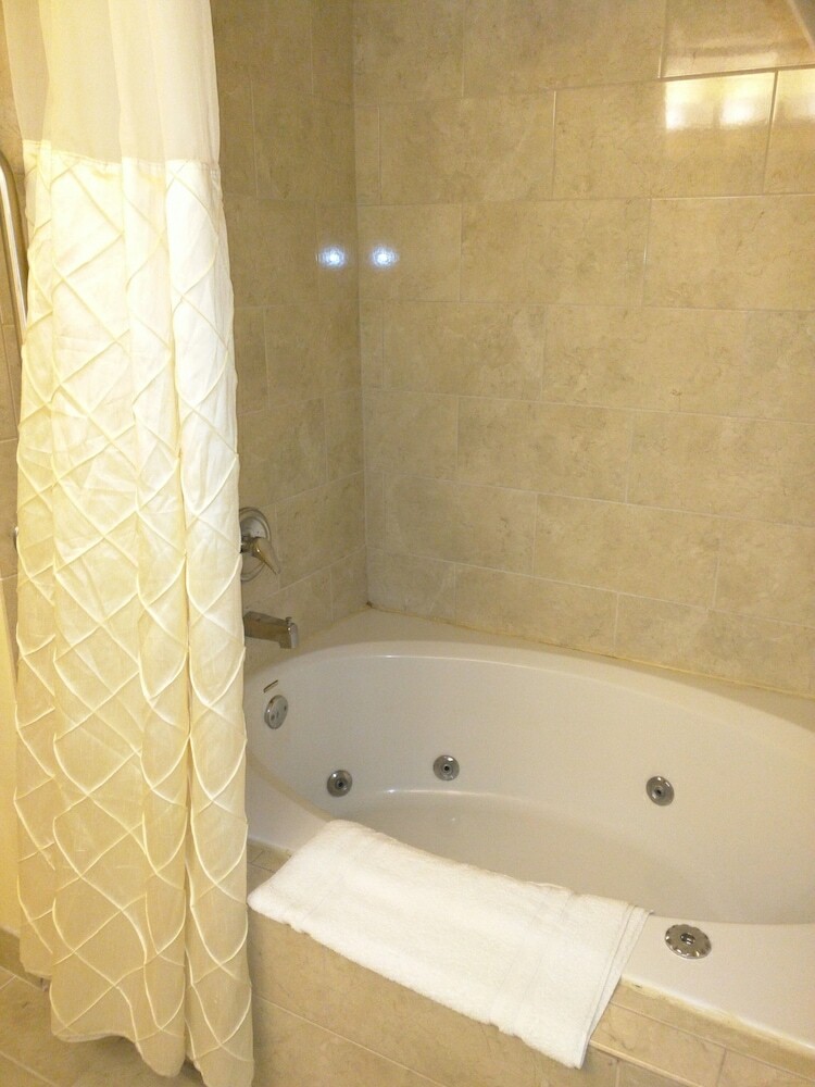 Surestay Plus By Best Western Tarboro Hotel