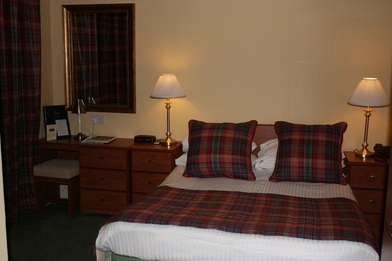 Loch Kinord Hotel