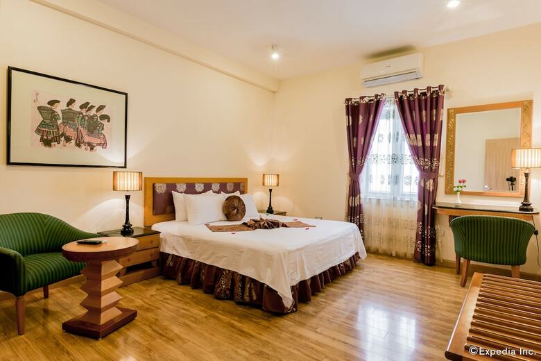 Golden Sun Villa Hotel