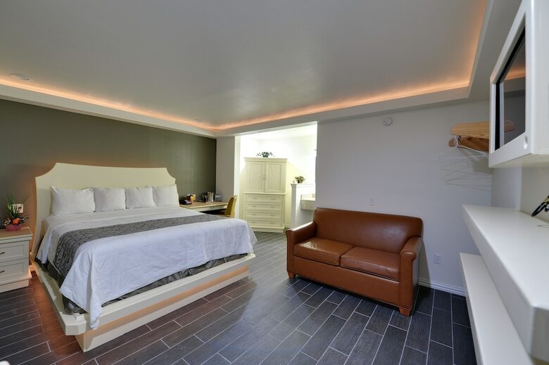 Hotel Romantic Inn & Suites