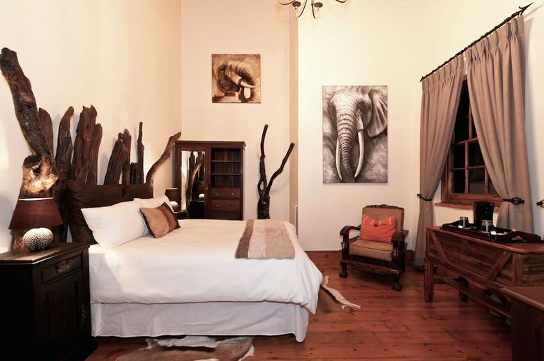 Posada Addo Bush Palace Private Reserve