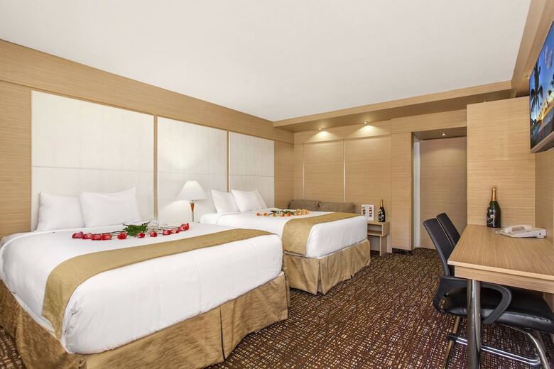 Ocean Beach Palace Hotel And Suites