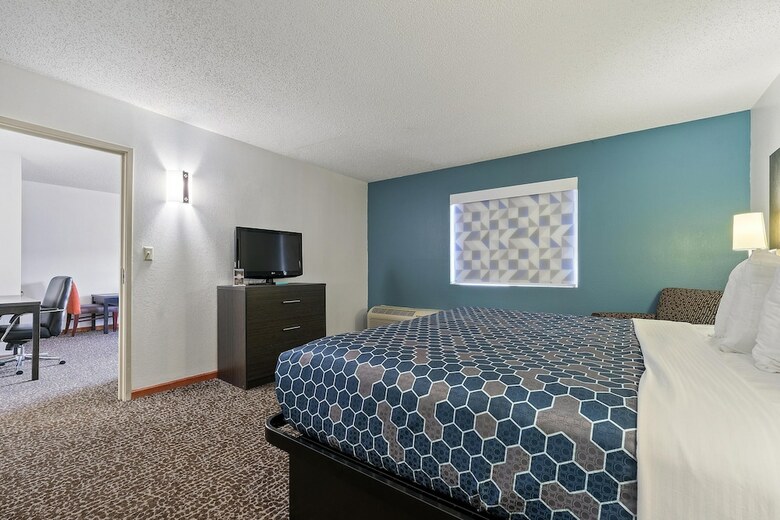 Hotel Chicago Club Inn & Suites