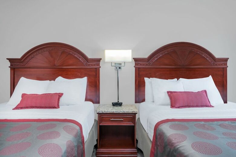 Hotel Ramada By Wyndham Minneapolis Golden Valley
