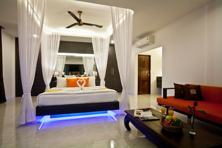 Thai Thani Pool Villa Resort