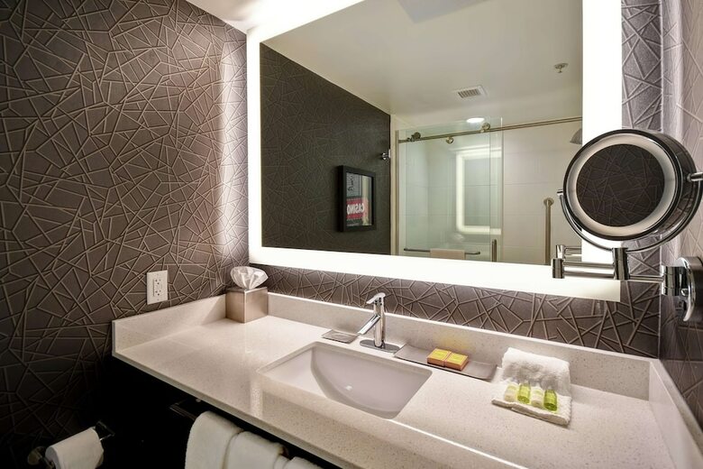 Hotel Doubletree By Hilton Deadwood At Cadillac Jack's