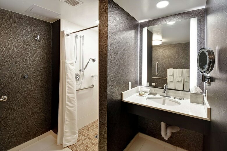 Hotel Doubletree By Hilton Deadwood At Cadillac Jack's