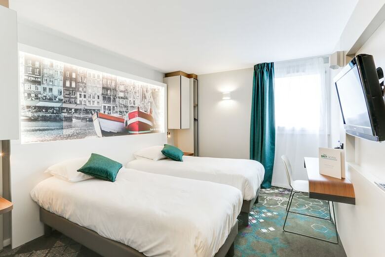 Brit Hotel Caen Nord - M�morial